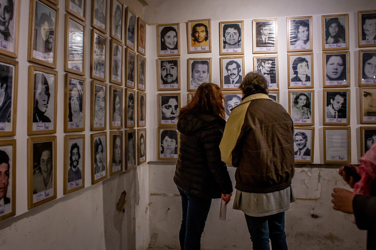 Memoria: retratos de personas desaparecidas y asesinadas por el terrorismo de Estado