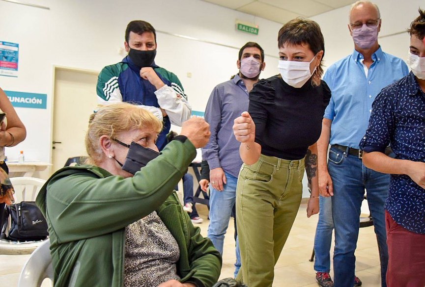 MAYRA  Y GOLLÁN SUPERVISARON LA APLICACIÓN DE VACUNAS CONTRA EL CORONAVIRUS