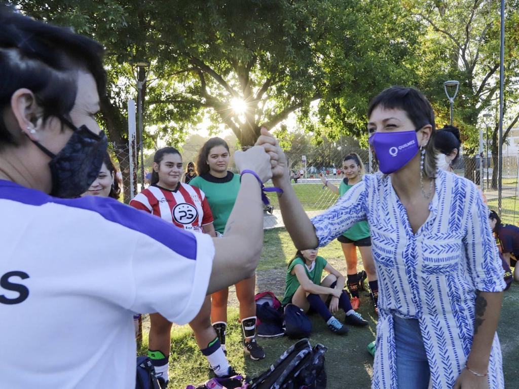 MAYRA ENCABEZÓ LA JORNADA “MUJER Y DEPORTE” EN EL POLIDEPORTIVO MUNICIPAL