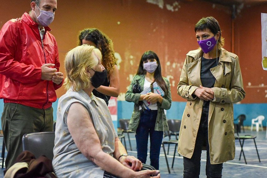 MAYRA SUPERVISÓ EL FUNCIONAMIENTO DEL NUEVO CENTRO DE VACUNACIÓN DE LA UNQ