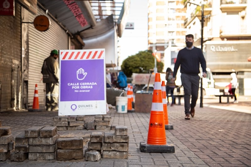EL MUNICIPIO CONTINÚA CON LA REPARACIÓN DE VEREDAS DE LA PEATONAL RIVADAVIA