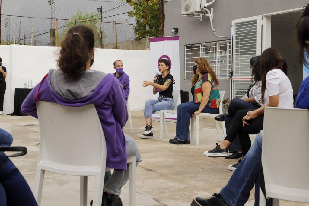 MAYRA Y GABRIELA TORRES REUNIDAS CON LOS EQUIPOS DE TRABAJO DE LOS DIAT