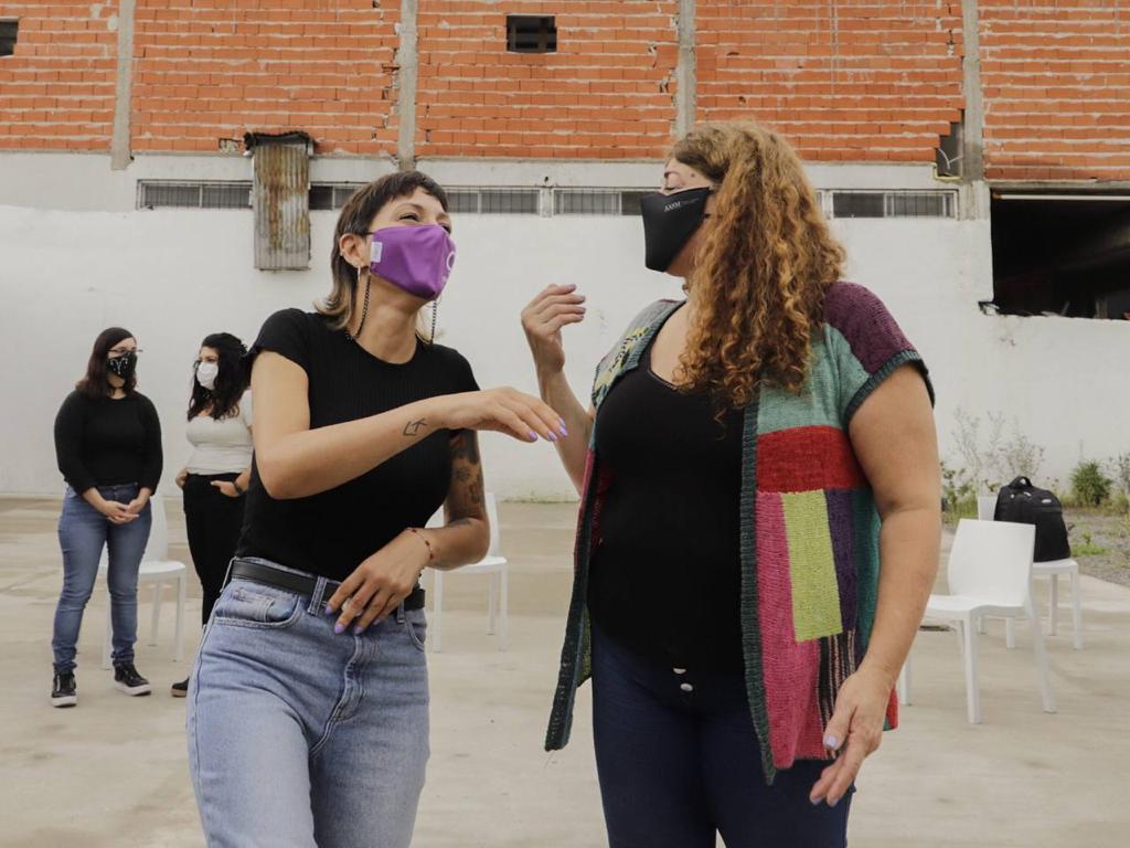 MAYRA Y GABRIELA TORRES REUNIDAS CON LOS EQUIPOS DE TRABAJO DE LOS DIAT