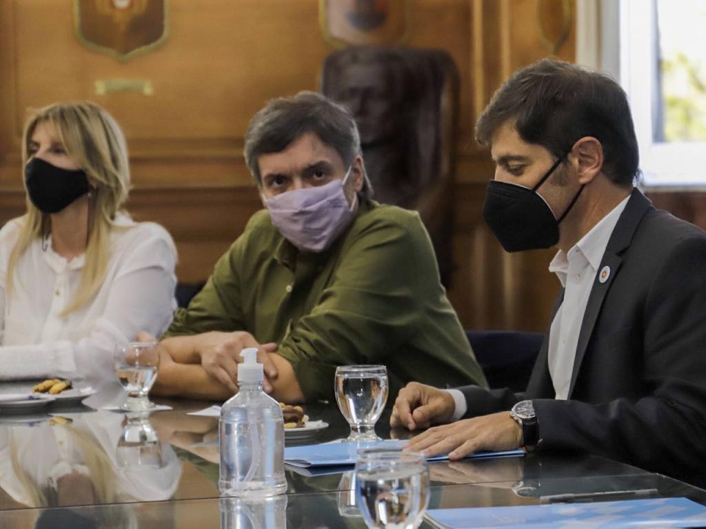 MAYRA EN LA FIRMA DEL PROGRAMA DE INFRAESTRUCTURA PARA COMUNAS BONAERENSES