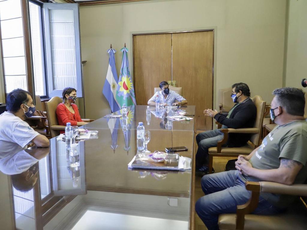 MAYRA MENDOZA Y CARLOS BIANCO JUNTO A LOS VETERANOS DE MALVINAS