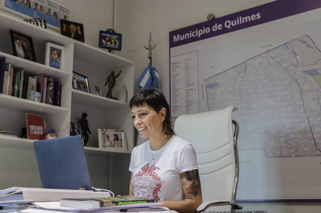 MAYRA DISERTÓ EN EL ZOOM DE LA BIENAL DE LAS CIUDADES EN TRANSICIÓN