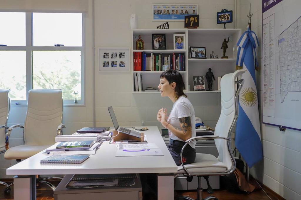 MAYRA DISERTÓ EN EL ZOOM DE LA BIENAL DE LAS CIUDADES EN TRANSICIÓN