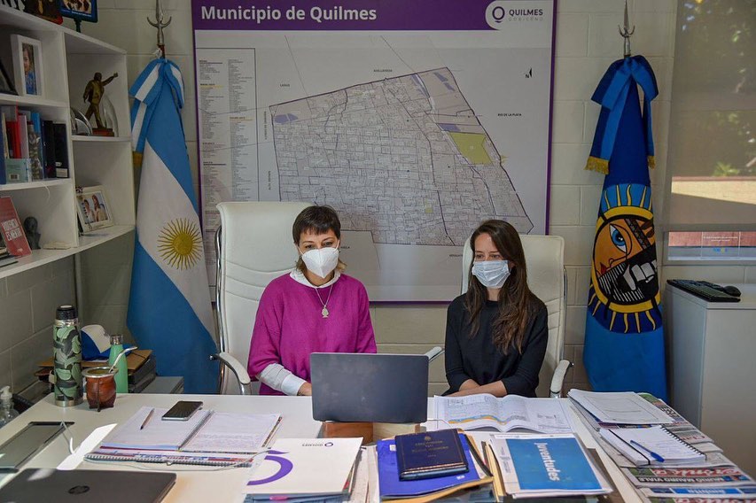 MAYRA FIRMÓ CONTRATOS POR OBRAS EN EL BARRIO NOVAK Y EL CIC AGUSTÍN RAMIREZ