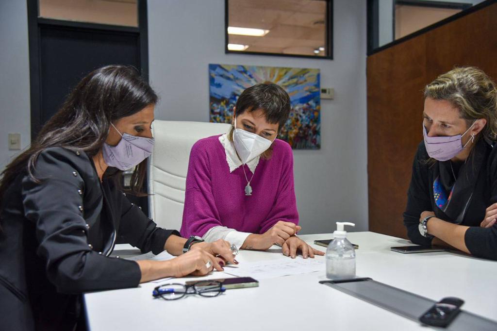 MAYRA MENDOZA Y RAQUEL ESPAÑOL PRESENTARON “MERCADO FEDERAL AMBULANTE"