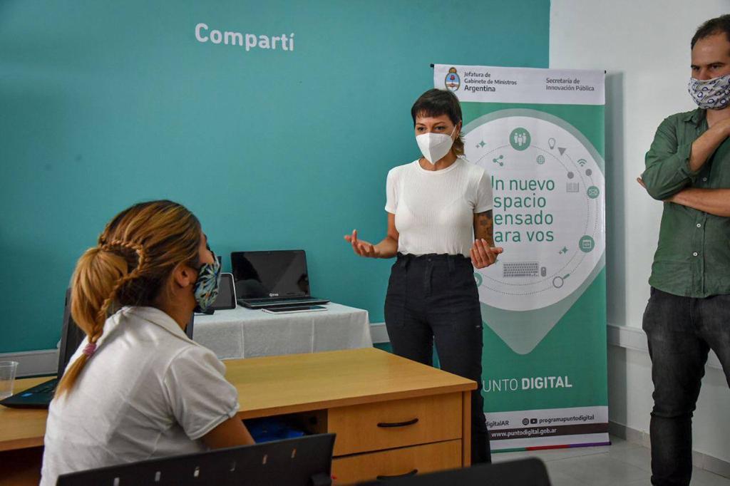 MAYRA INAUGURÓ UN PUNTO DIGITAL EN EL CIC 2 DE ABRIL DE EZPELETA