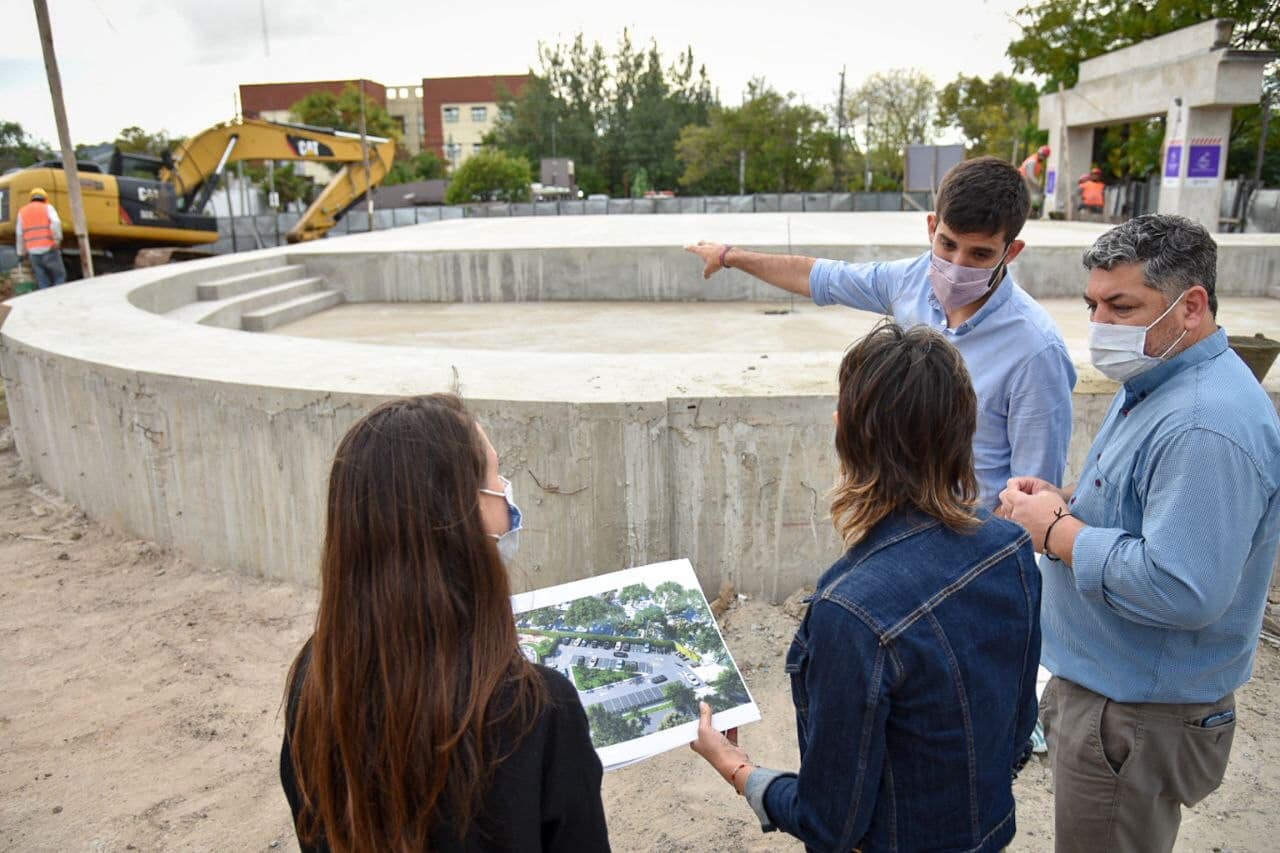  MAYRA SUPERVISÓ LA OBRA DE LA PLAZA DE ALBERDI Y PAZ  
