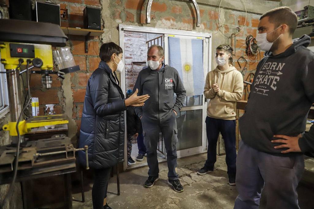 MAYRA VISITÓ A UN EMPRENDEDOR DE BERNAL OESTE