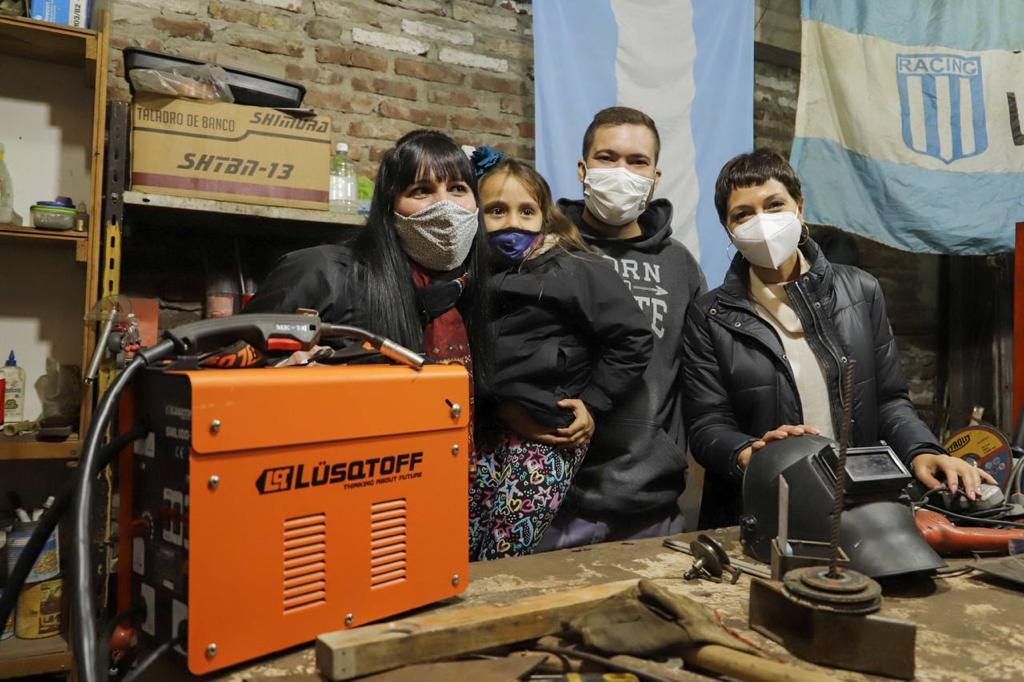 MAYRA VISITÓ A UN EMPRENDEDOR DE BERNAL OESTE