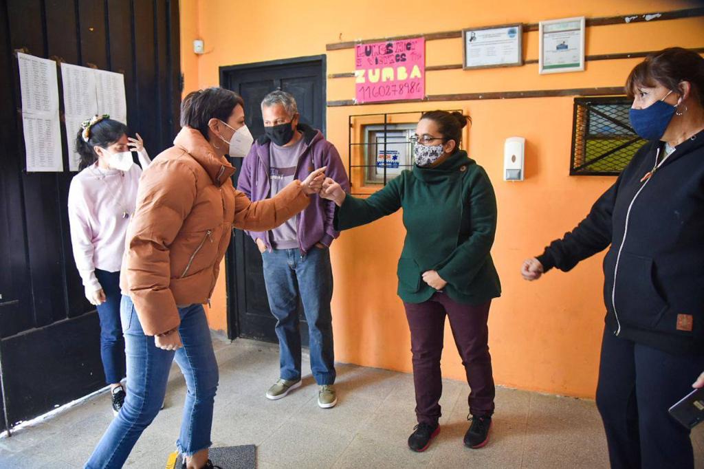 MAYRA ENTREGÓ UN SUBSIDIO A LA SOCIEDAD DE FOMENTO JOSÉ HERNÁNDEZ