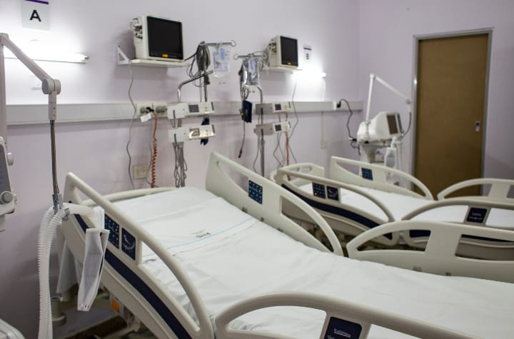 EQUIPAMIENTO PARA EL ARMADO DE UNA TERAPIA INTENSIVA EN EL HOSPITAL OLLER