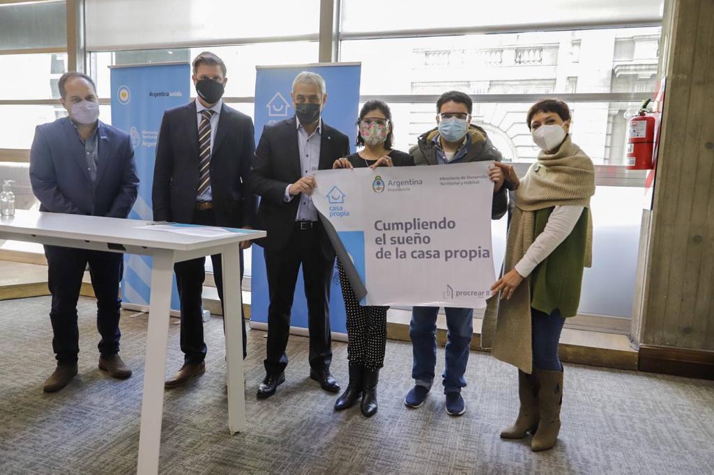  ENTREGARON CRÉDITOS HIPOTECARIOS PARA CONSTRUCCIÓN A VECINOS QUILMEÑOS