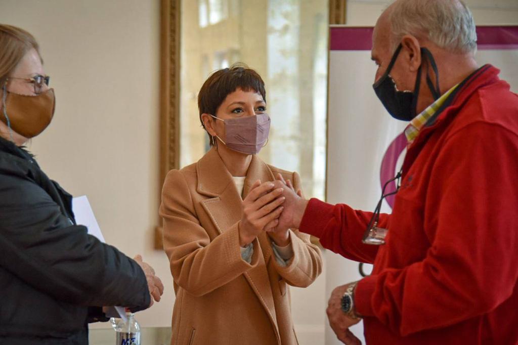 MAYRA ENTREGÓ LAS ESCRITURAS DE SUS HOGARES A CINCO FAMILIAS QUILMEÑAS