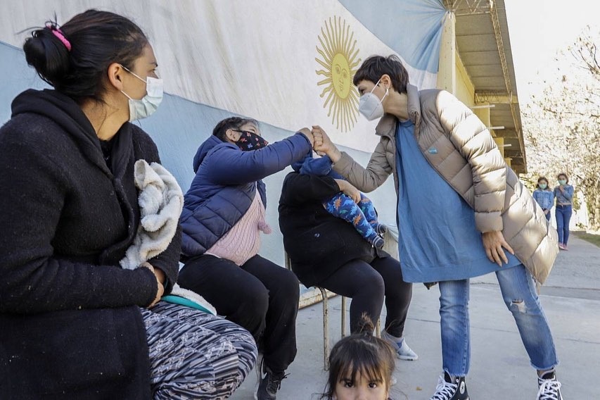 LOCRO SOLIDARIO EN VILLA AZUL A UN AÑO DEL AISLAMIENTO COMUNITARIO