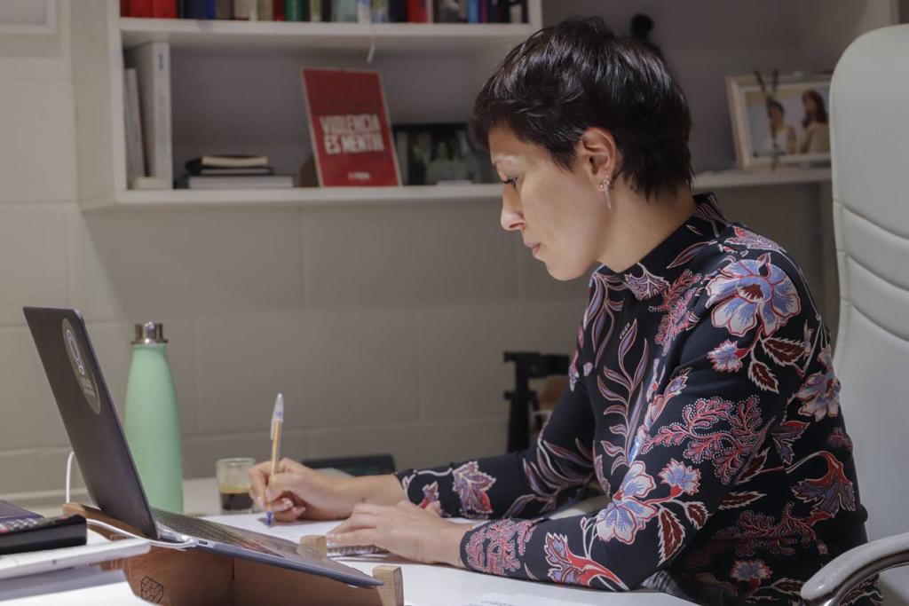 MAYRA DISERTÓ EN ENCUENTRO VIRTUAL INTERNACIONAL