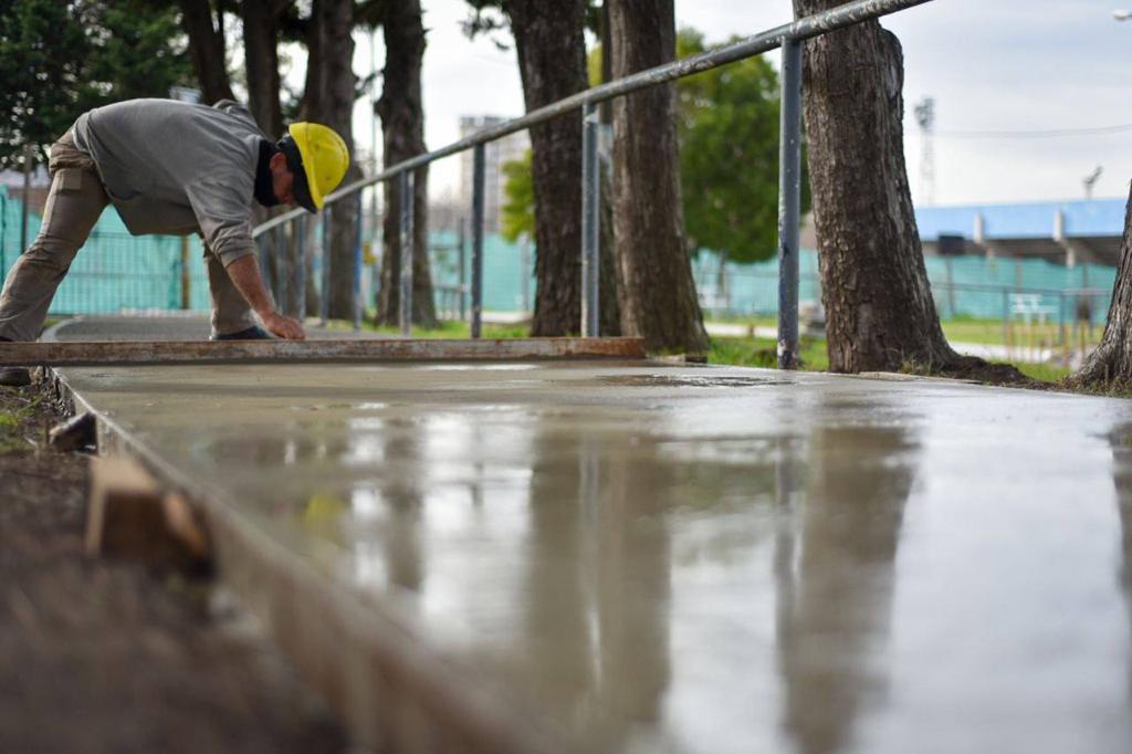 MAYRA RECORRIÓ LAS OBRAS DE PUESTA EN VALOR EN EL POLIDEPORTIVO MUNICIPAL