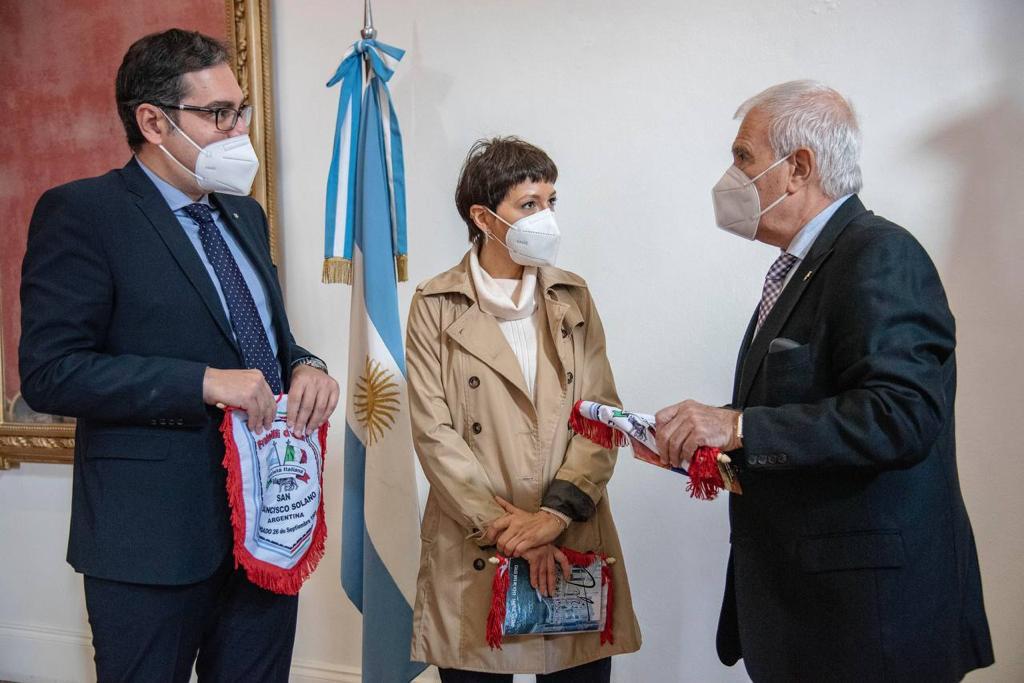 MAYRA CON MIEMBROS CONSULARES Y DE ENTIDADES DE LA COLECTIVIDAD ITALIANA