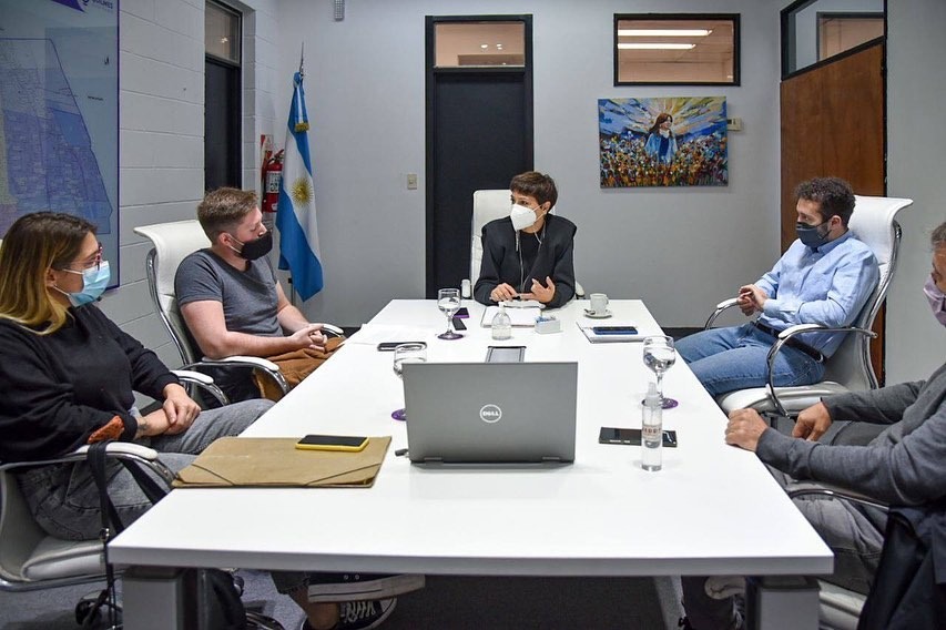MAYRA SE REUNIÓ CON AUTORIDADES DE LA CÁMARA DE GASTRONÓMICOS DE QUILMES 