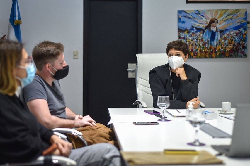 MAYRA SE REUNIÓ CON AUTORIDADES DE LA CÁMARA DE GASTRONÓMICOS DE QUILMES 