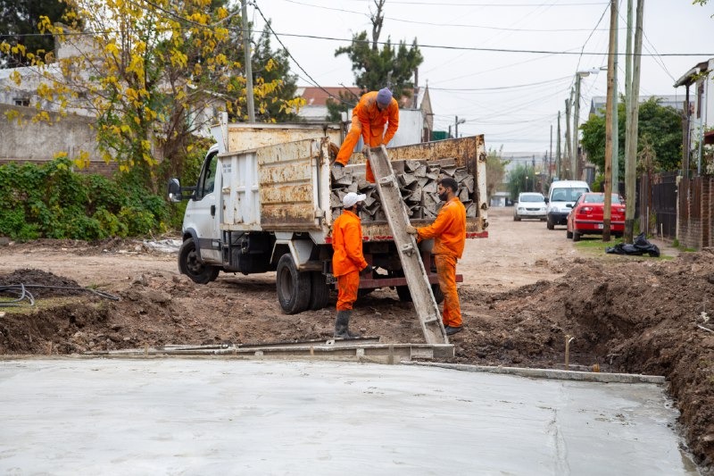 AVANZAN LAS OBRAS DEL PLAN DE ASFALTOS EN LA ZONA OESTE DEL DISTRITO