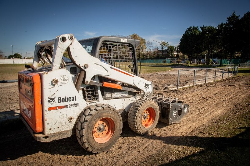 AVANZAN LAS OBRAS EN LA PISTA DE ATLETISMO DEL POLIDEPORTIVO REYNALDO GORNO