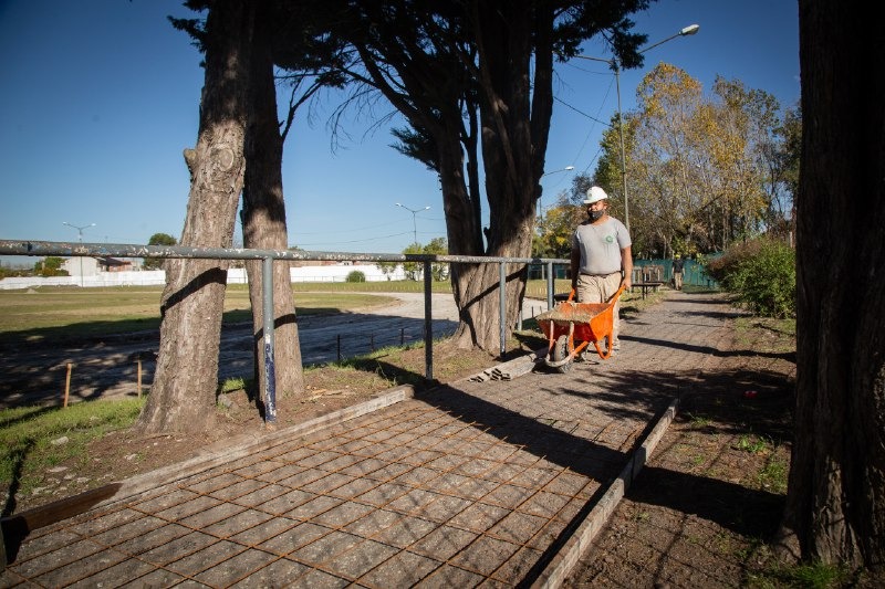 AVANZAN LAS OBRAS EN LA PISTA DE ATLETISMO DEL POLIDEPORTIVO REYNALDO GORNO