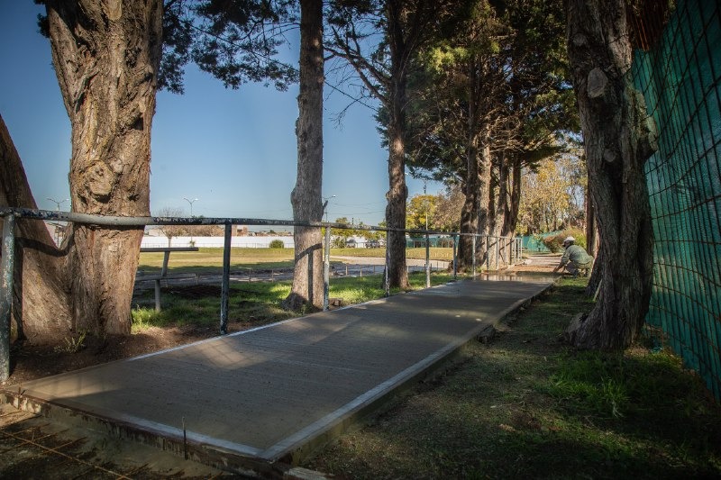 AVANZAN LAS OBRAS EN LA PISTA DE ATLETISMO DEL POLIDEPORTIVO REYNALDO GORNO