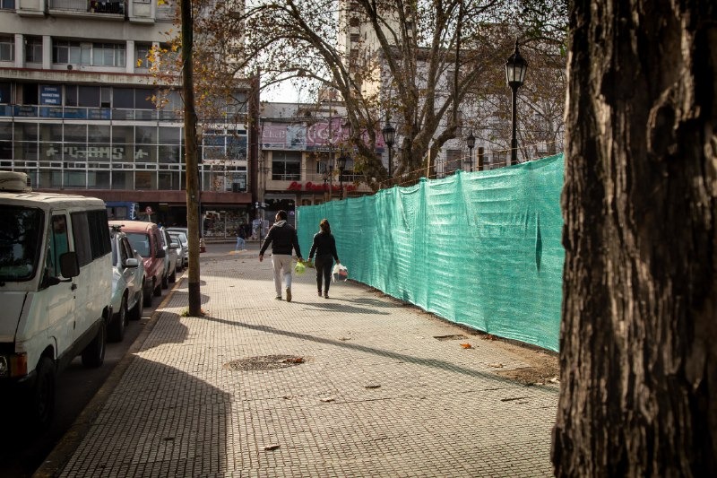 AVANZAN LAS OBRAS DE PUESTA EN VALOR DE LA PLAZA HIPÓLITO YRIGOYEN