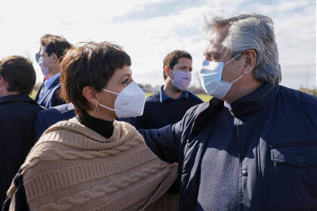 MAYRA JUNTO AL PRESIDENTE EN EL ANUNCIO DE UNA INVERSIÓN DE 77.200 MILLONES