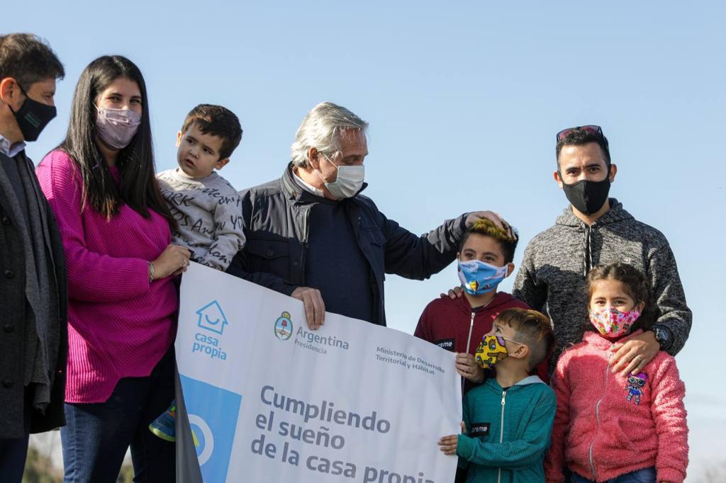 MAYRA JUNTO AL PRESIDENTE EN EL ANUNCIO DE UNA INVERSIÓN DE 77.200 MILLONES