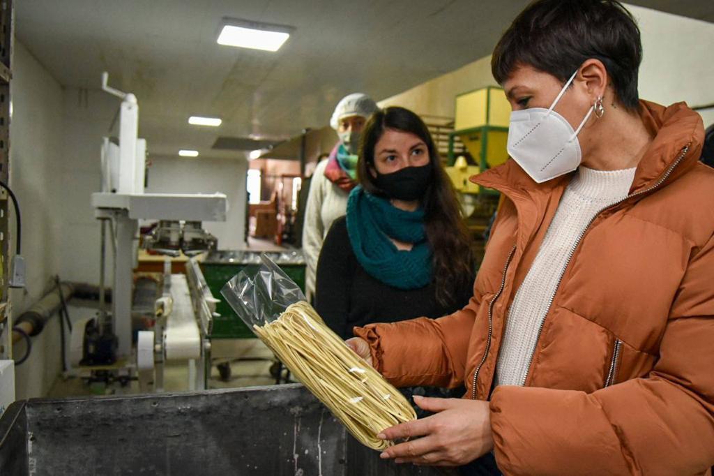 MAYRA Y LAURA ALONSO VISITARON UNA COOPERATIVA Y FIRMARON UN CONVENIO