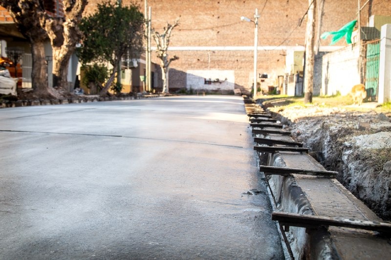 CONTINÚAN LAS OBRAS DEL PLAN DE ASFALTOS EN QUILMES OESTE Y EN LA FLORIDA