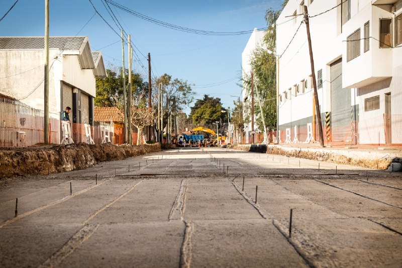 CONTINÚAN LAS OBRAS DEL PLAN DE ASFALTOS EN QUILMES OESTE Y EN LA FLORIDA