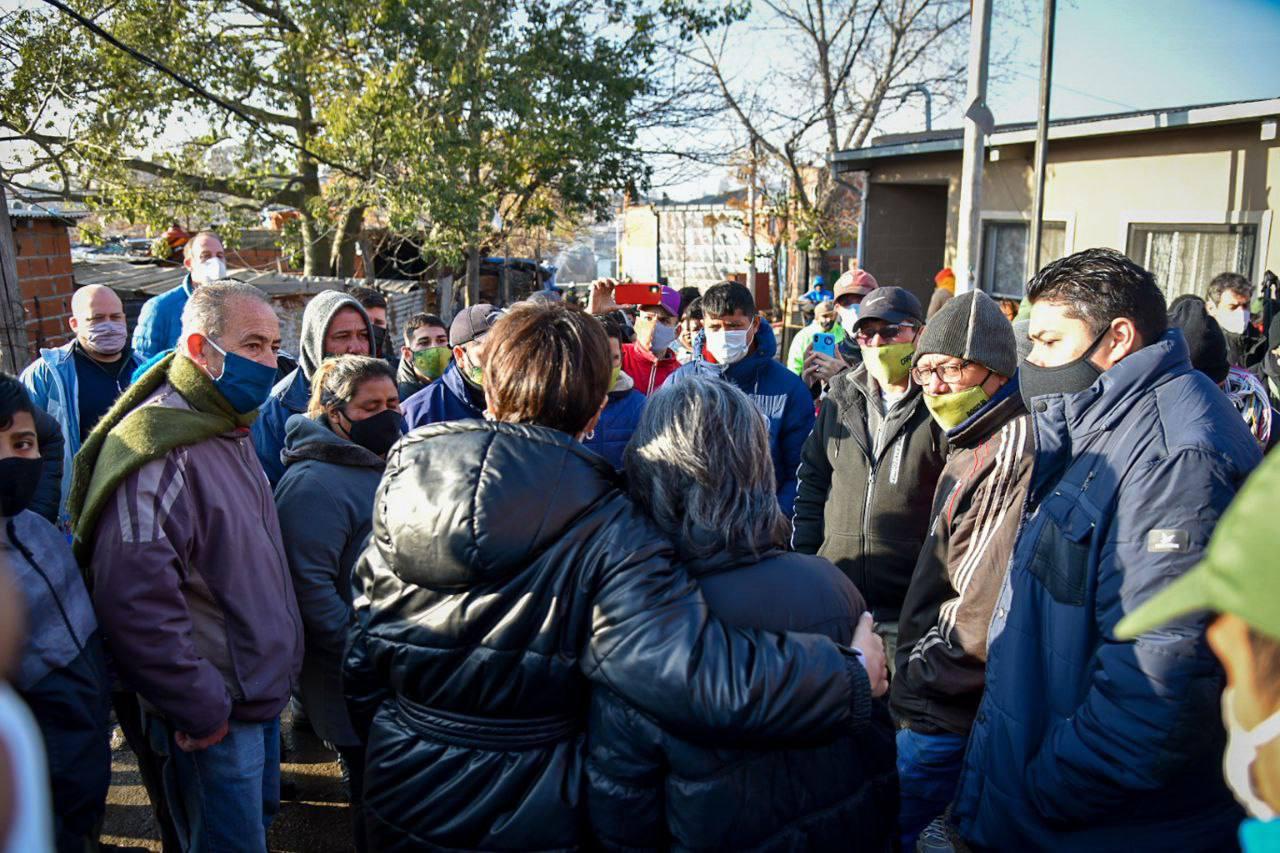 MAYRA EN ITATÍ JUNTO A LOS VECINOS Y VECINAS AFECTADOS POR EL INCENDIO