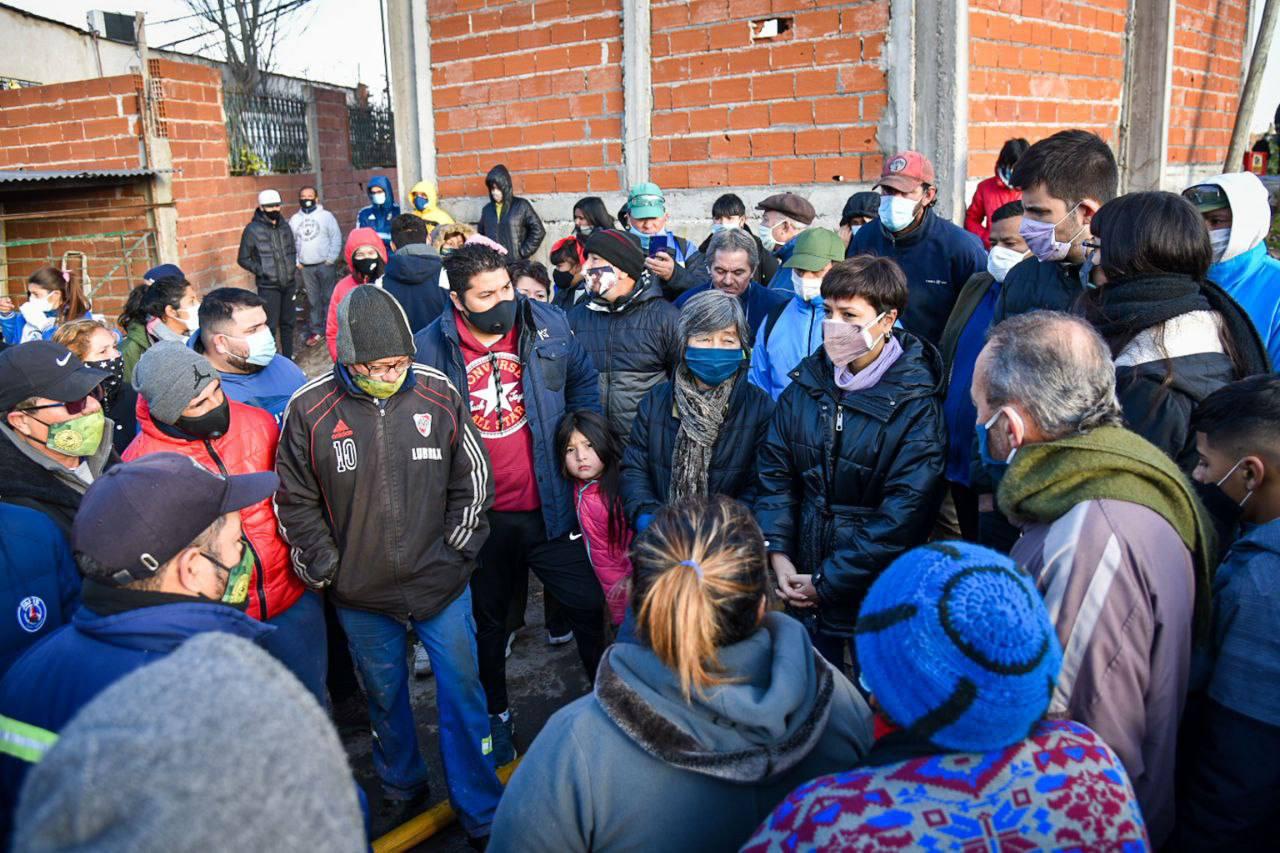 MAYRA EN ITATÍ JUNTO A LOS VECINOS Y VECINAS AFECTADOS POR EL INCENDIO