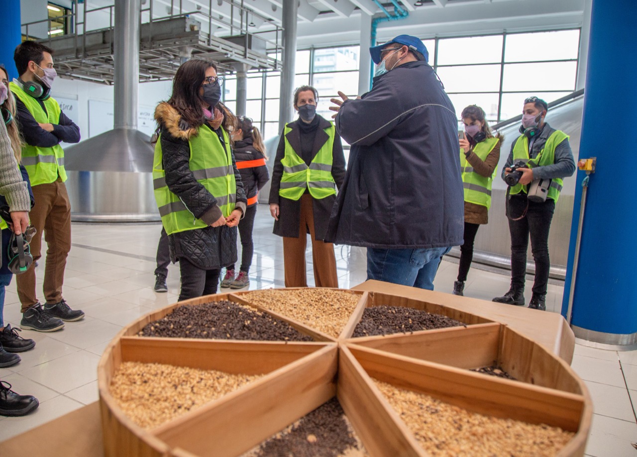 FUNCIONARIOS MUNICIPALES RECORRIERON LA CERVECERÍA QUILMES 