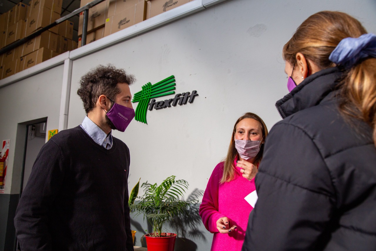 FUNCIONARIOS MUNICIPALES VISITARON LA EMPRESA FAMILIAR QUILMEÑA TEXFILT SRL