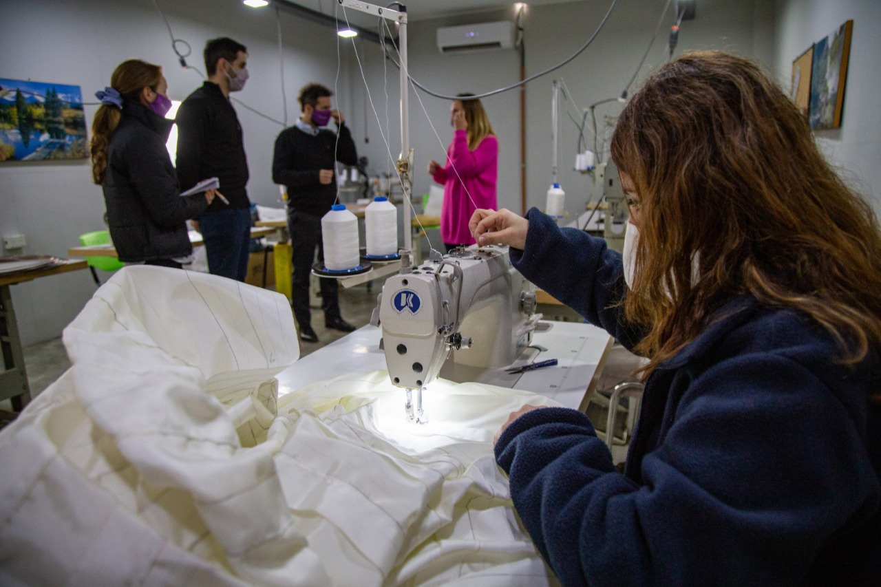 FUNCIONARIOS MUNICIPALES VISITARON LA EMPRESA FAMILIAR QUILMEÑA TEXFILT SRL