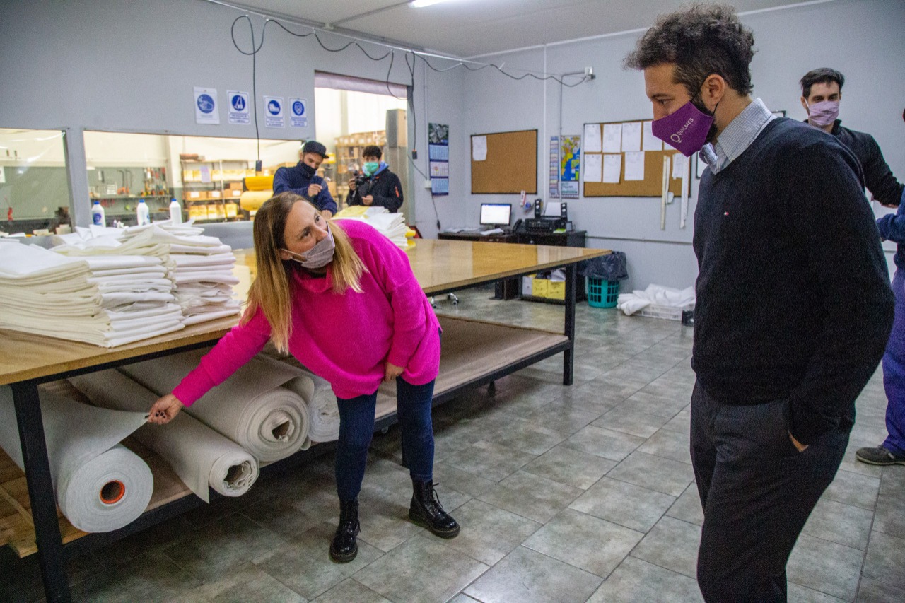 FUNCIONARIOS MUNICIPALES VISITARON LA EMPRESA FAMILIAR QUILMEÑA TEXFILT SRL