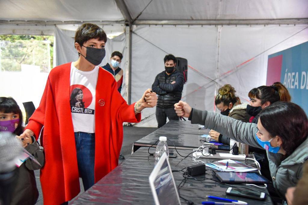  MAYRA RECIBIÓ HOY LA PRIMERA DOSIS DE LA VACUNA CONTRA EL COVID 19