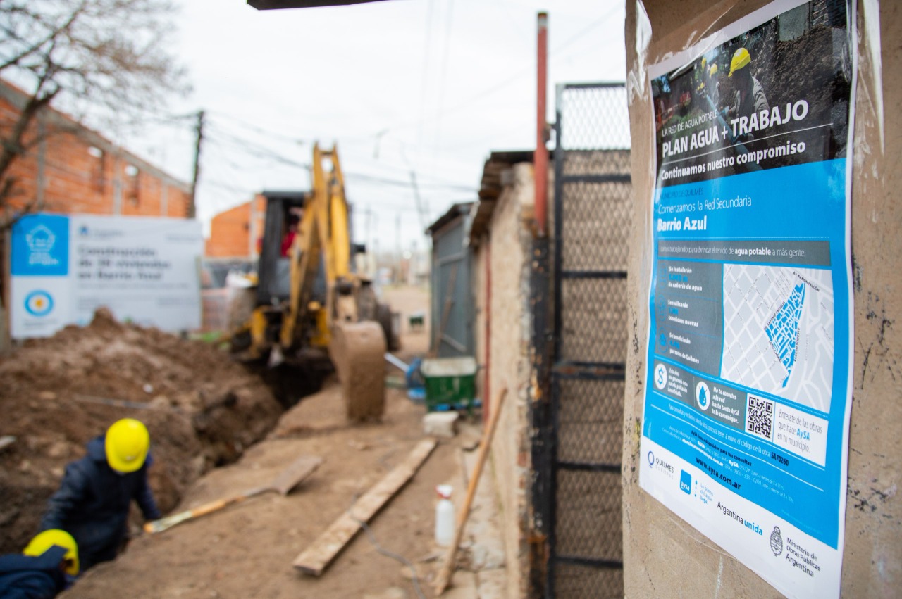  OBRAS DE AGUA Y CLOACAS EN LOS BARRIOS VILLA AZUL Y LA PAZ