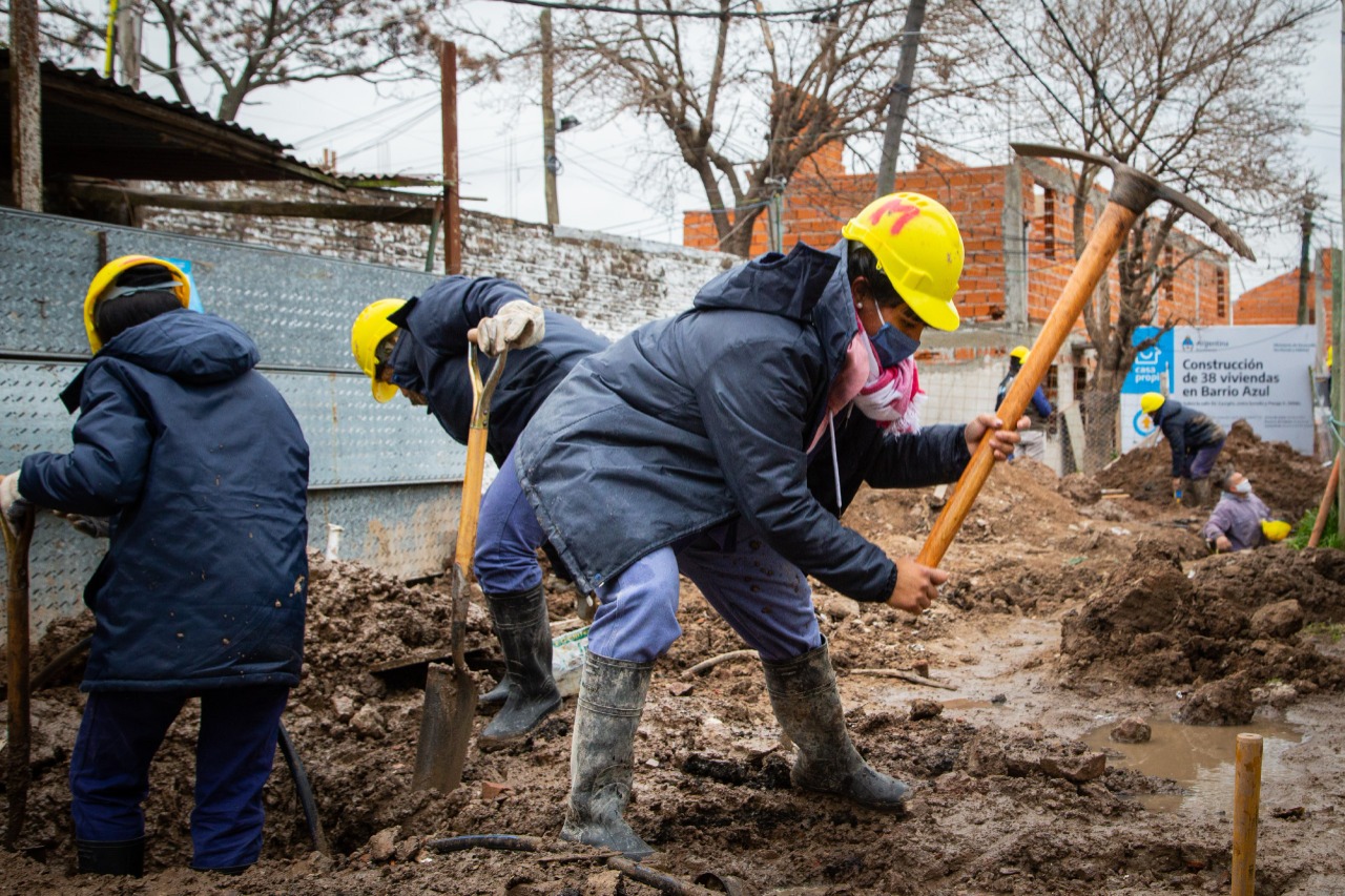  OBRAS DE AGUA Y CLOACAS EN LOS BARRIOS VILLA AZUL Y LA PAZ