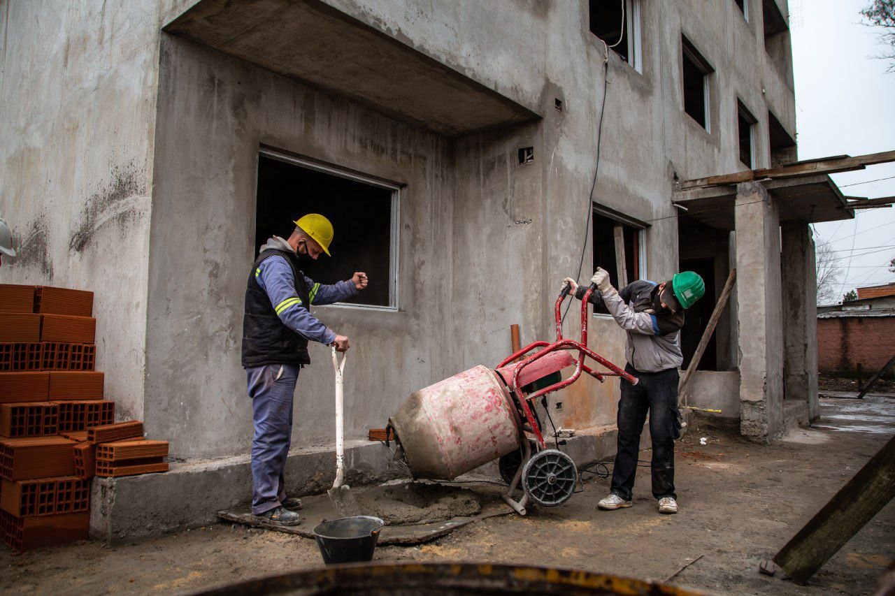 EL MUNICIPIO REACTIVÓ LA OBRA DE 24 VIVIENDAS EN EL BARRIO LOS EUCALIPTUS