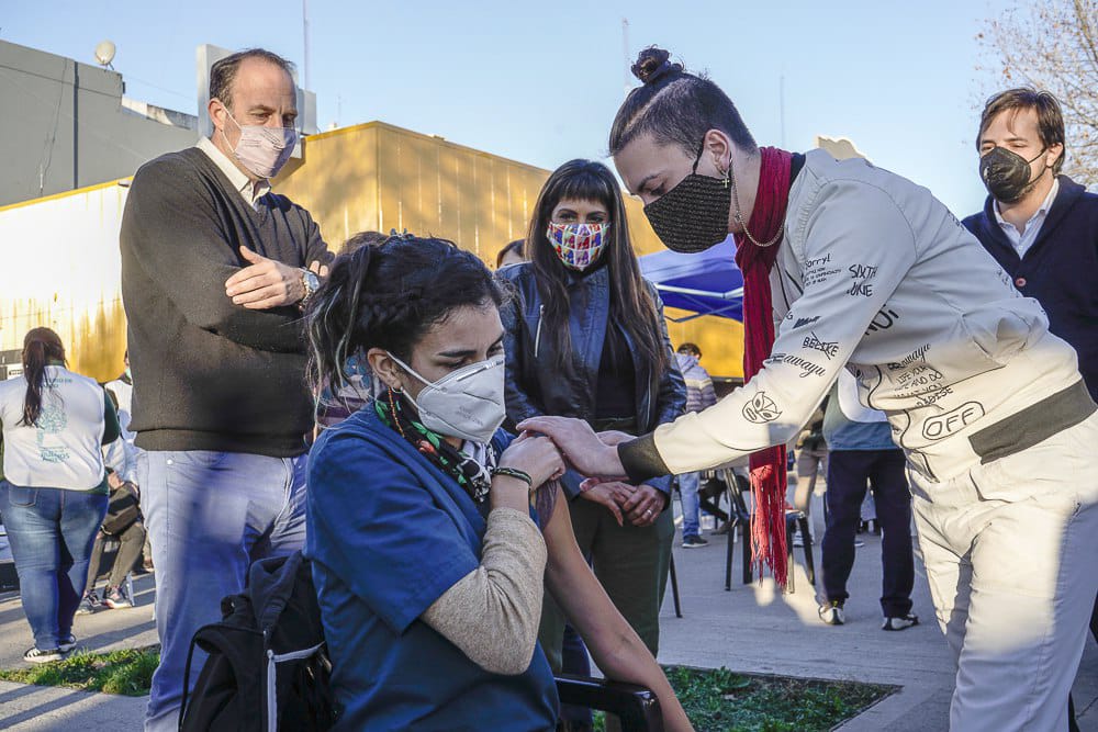 KREPLAK EN LA POSTA ITINERANTE DE VACUNACIÓN EN LA ESTACIÓN DE QUILMES