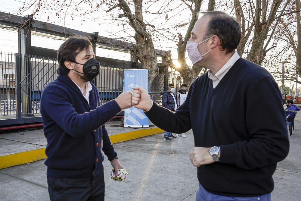 KREPLAK EN LA POSTA ITINERANTE DE VACUNACIÓN EN LA ESTACIÓN DE QUILMES