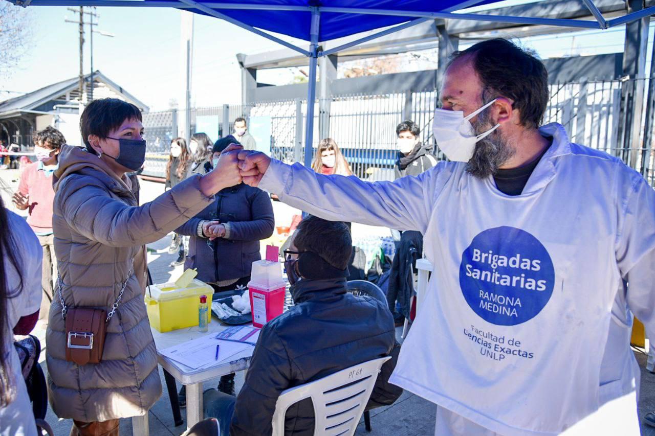 MAYRA SUPERVISÓ EL TRABAJO EN LA POSTA DE VACUNACIÓN DE LA ESTACIÓN
